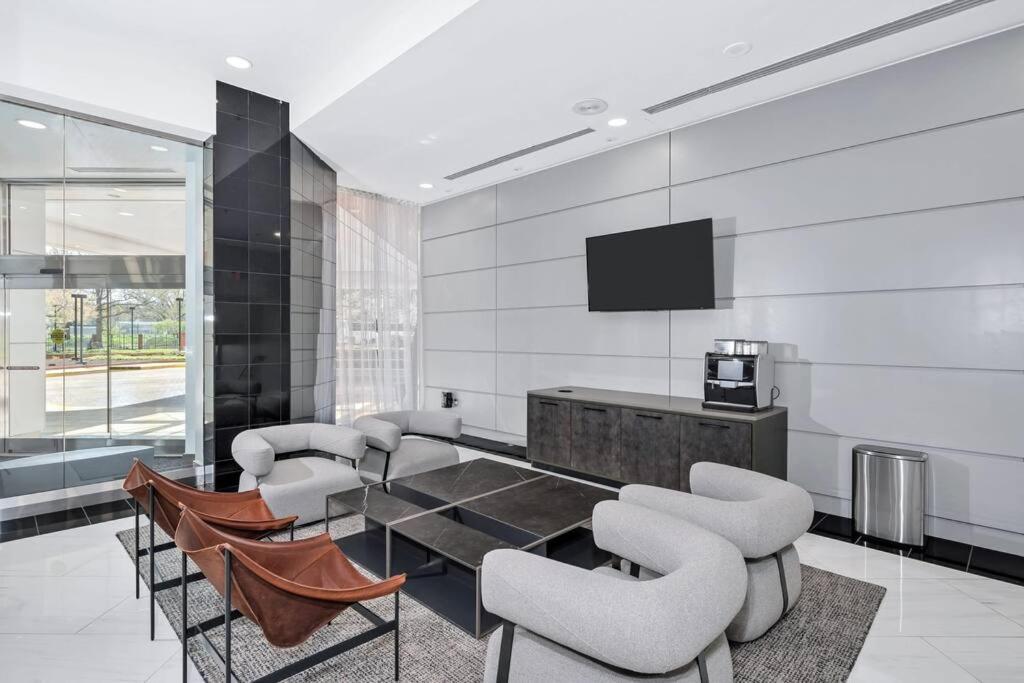ארלינגטון Incredible Apartment With Rooftop In Pentagon City מראה חיצוני תמונה